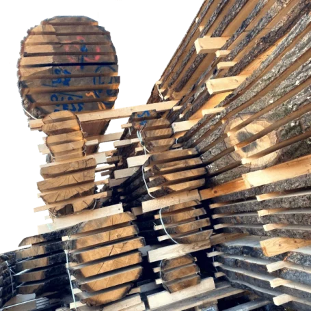 Holzhandel Holzlager aus luftgetrockneter und technisch getrockneter Schnittware